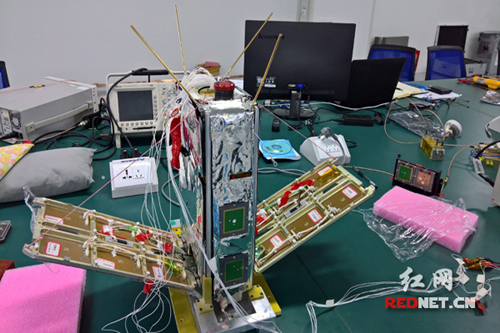 我国首颗商业化科学实验卫星 “潇湘一号”成功发射