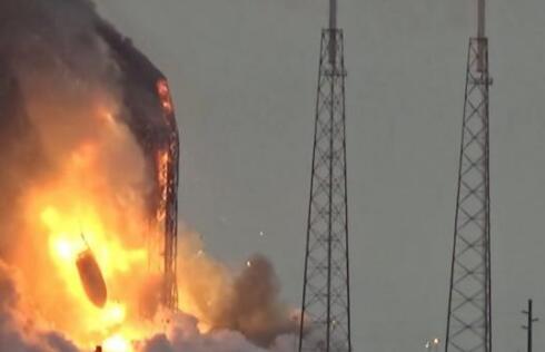 马斯克回忆10年前的SpaceX：猎鹰1号火箭曾遭遇惨败