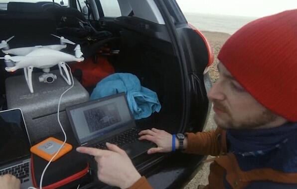 英国使用无人机辅助清理海滩垃圾